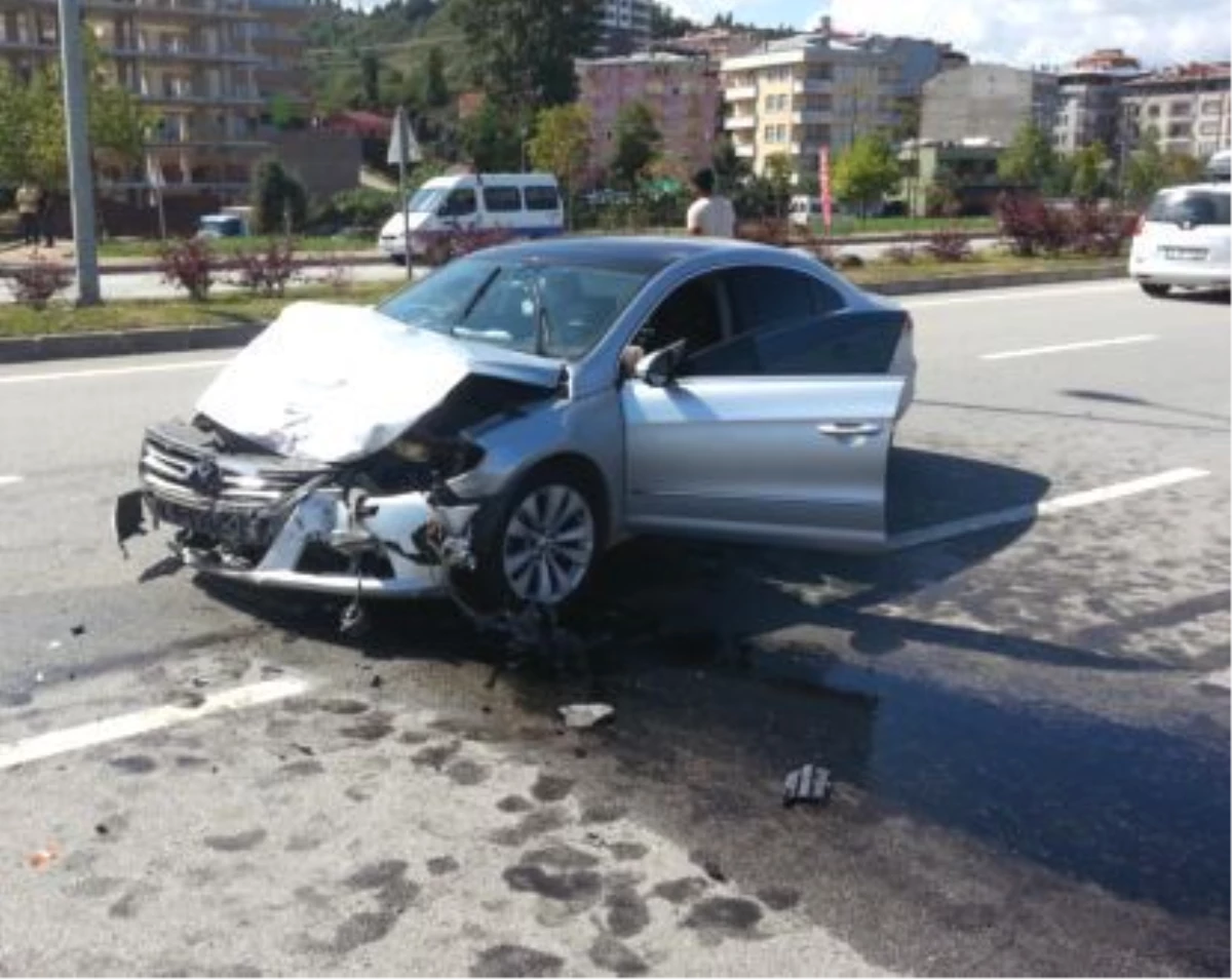 Bulancak\'ta Trafik Kazası: 2 Yaralı