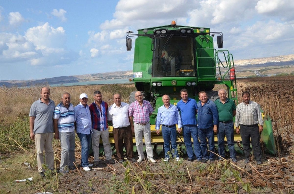 Büyükçekmece\'de İlk Hasadı Başkan Akgün Biçti