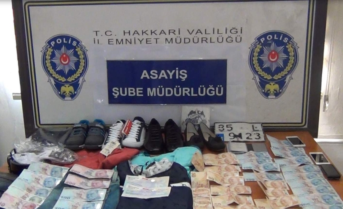 Çaldıkları Altınlarla Birlikte Yakalandılar