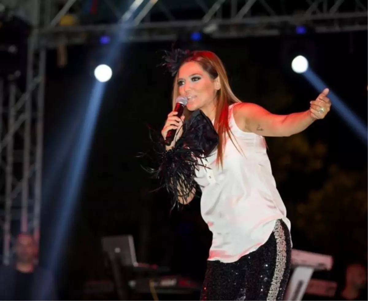 Demet Akalın Hamile