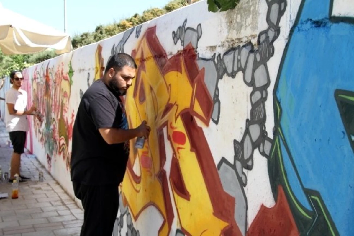 Gaziemir\'in Duvarlarına \'Grafiti Özgürlüğü\'