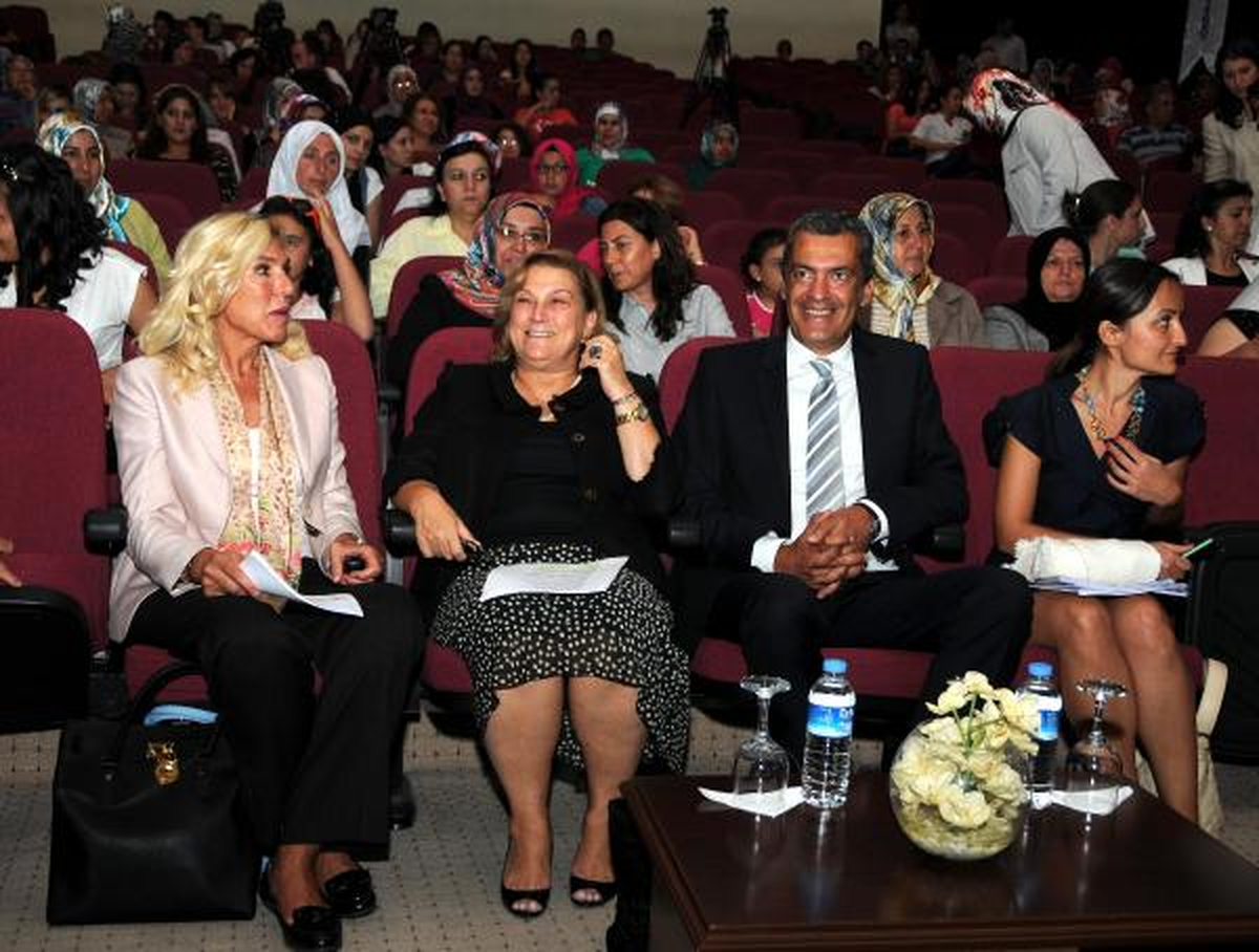 Güler Sabancı: Kızları En Az 18 Yaşına Kadar Okutsak Bir Çok Sorun Çüzülür (2)