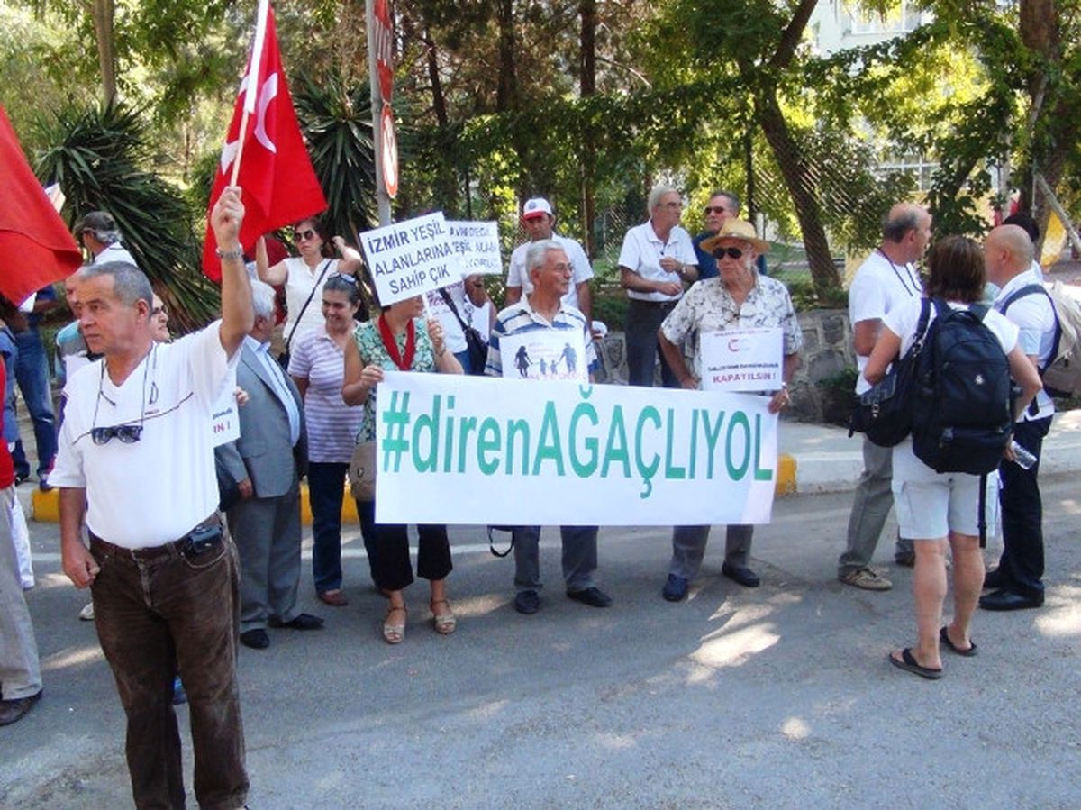 İzmir\'de AVM Protestosu