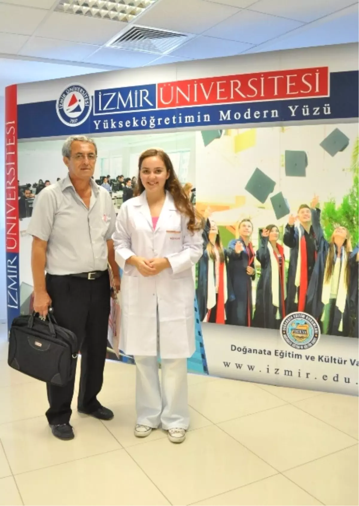 İzmir Üniversiteli Olmanın Mutluluğunu Yaşadılar