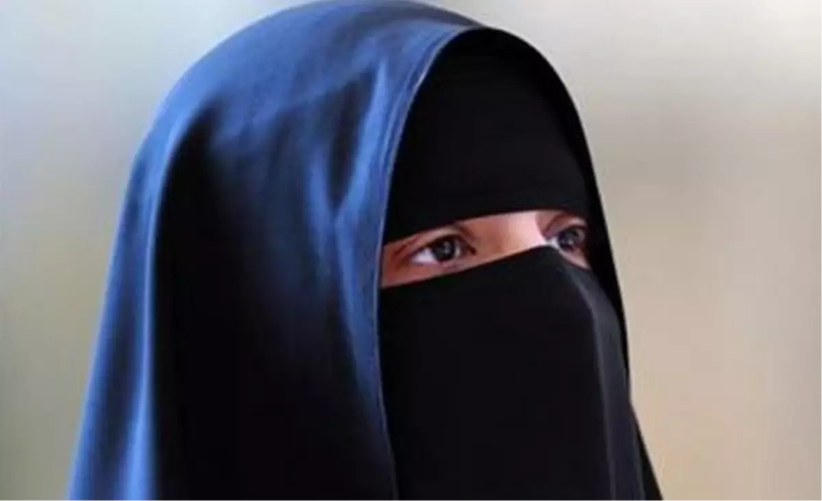 Kanada\'da Kamuda Kıyafet Düzenlemesi Tartışmaları