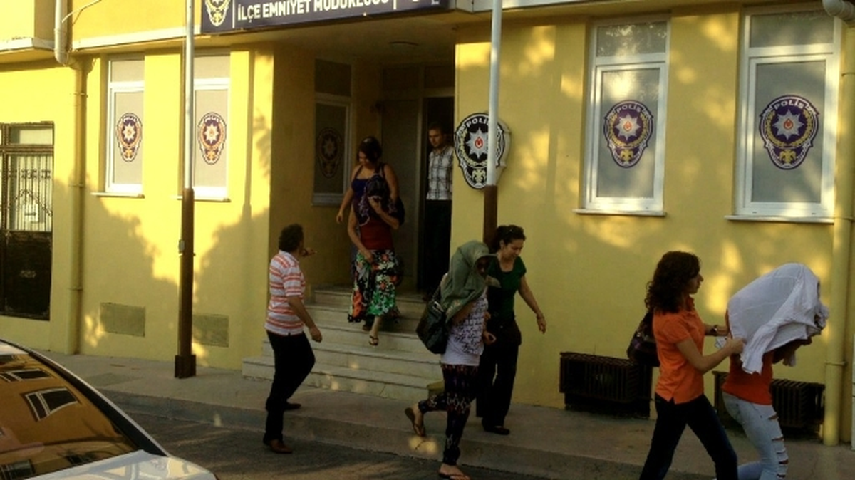 Kocaeli\'nde Travesti Operasyonu: 14 Gözaltı