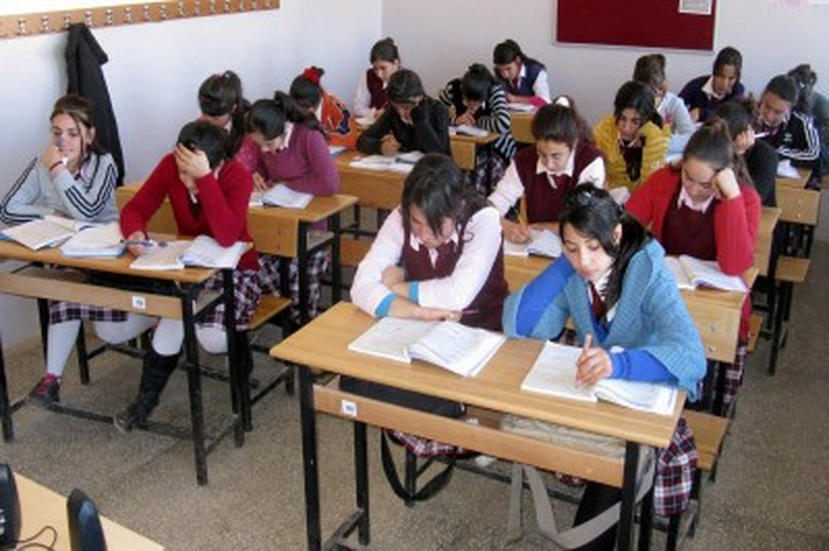 Kosova\'nın Türkçe Eğitim Veren Okullarında Kız Öğrenci Sayısı Artıyor