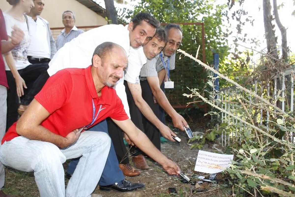 Sağlık Çalışanları Cep Telefonlarını Bıraktı