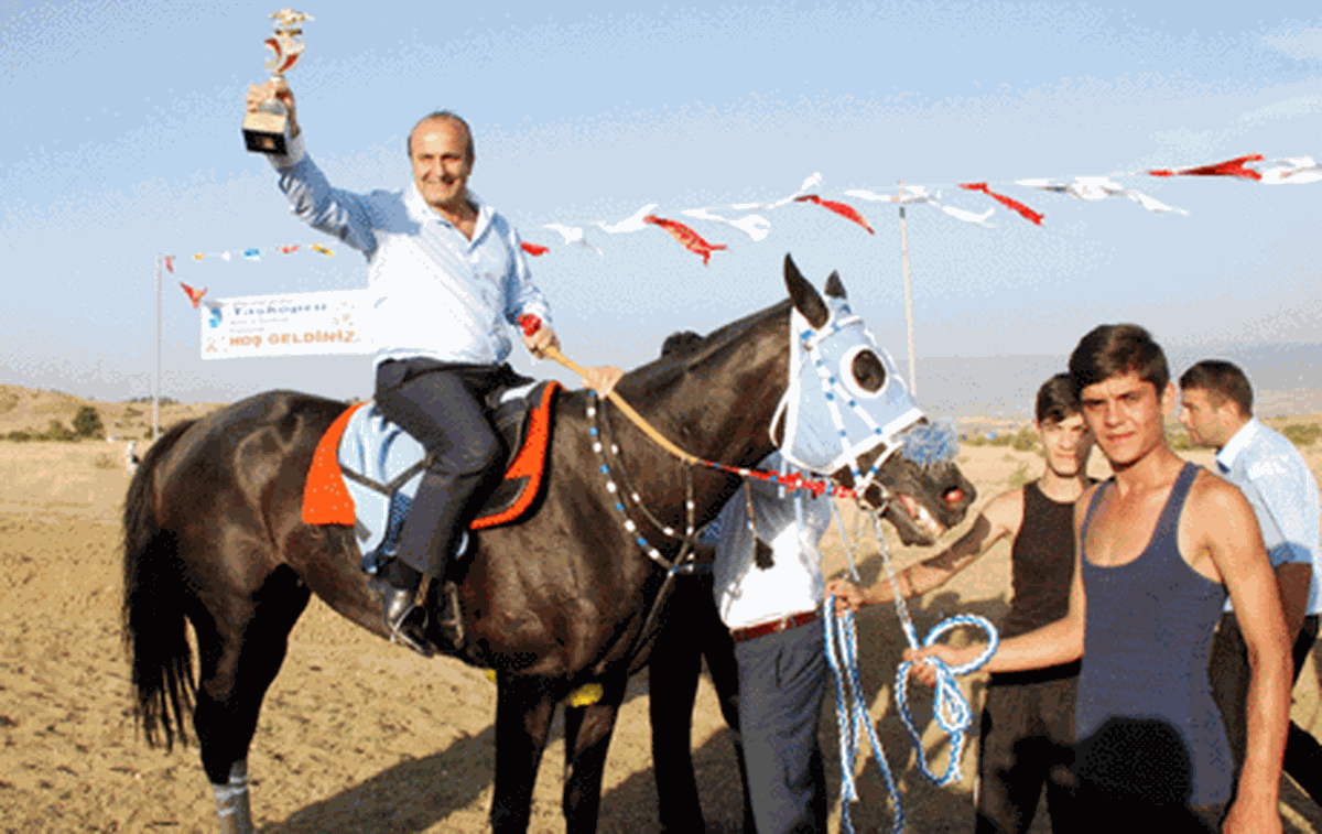 Taşköprü'de Geleneksel At Yarışları Nefes Kesti