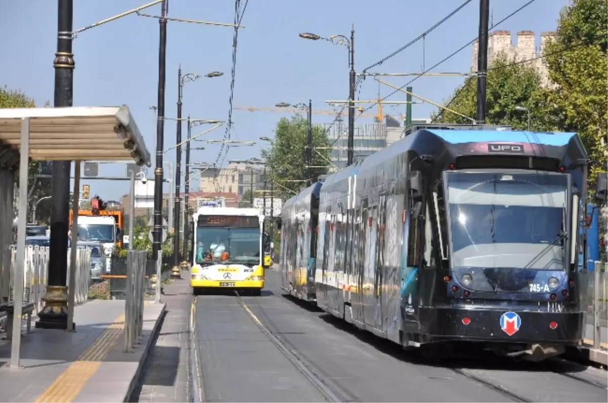 Tramvay Yolunda Otobüs Seferi Başlatıldı