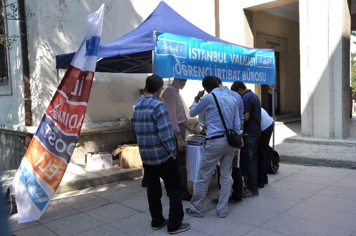 Üniversiteye Kayıt Yaptıran Öğrencilere Polisten Terör Uyarısı
