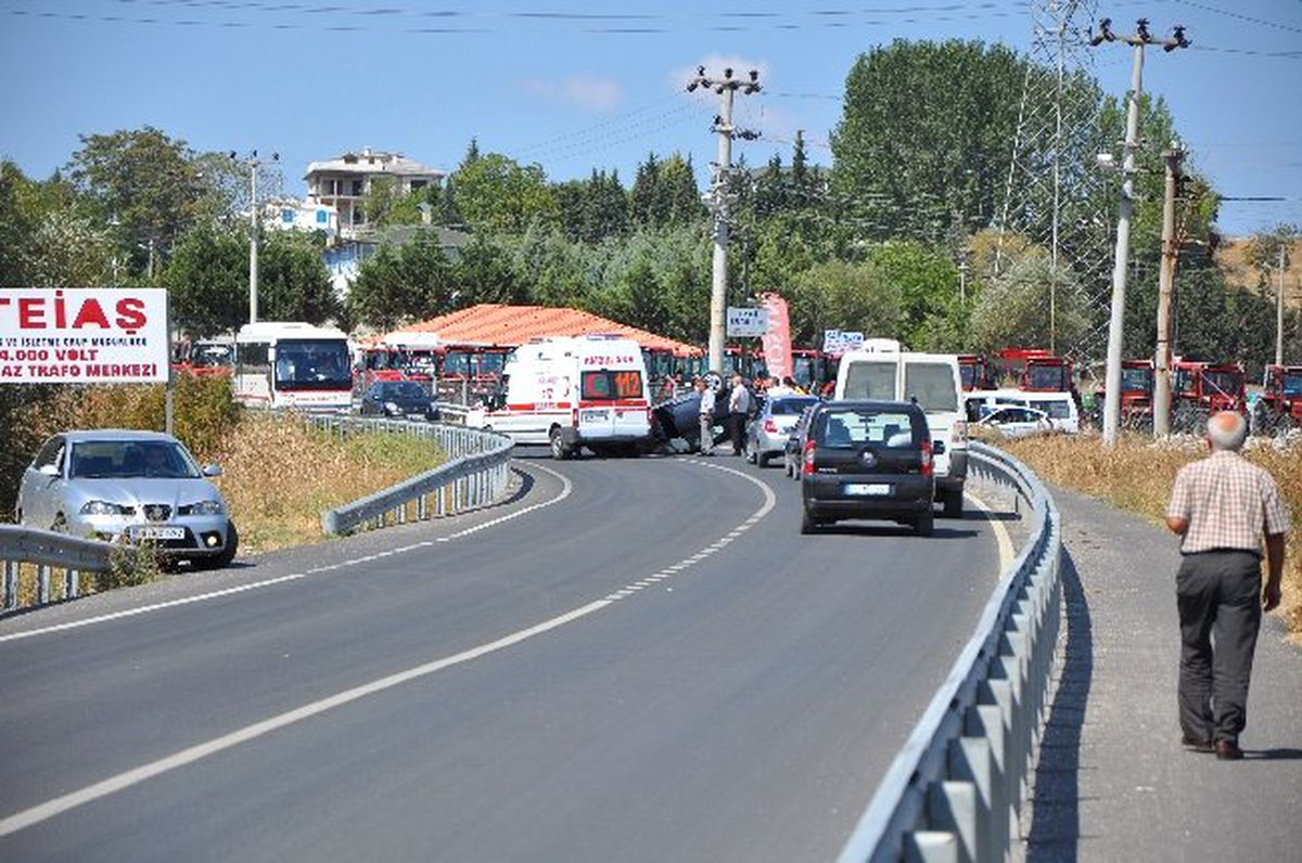Virajı Alamayan Otomobil Takla Attı