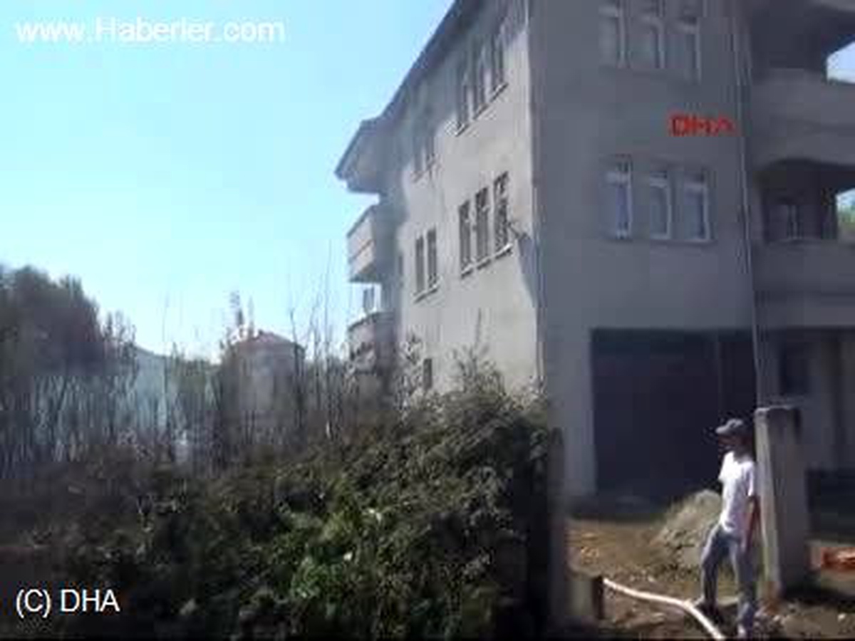 Yaktığı Kuru Otlar Meyve Bahçesini Kül Etti