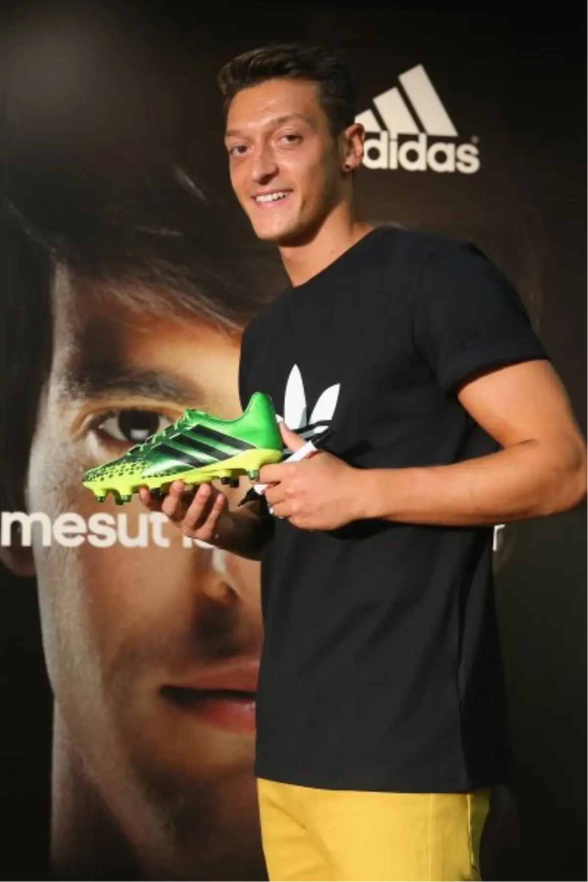 Adidas Ailesine Hoş Geldin Mesut!