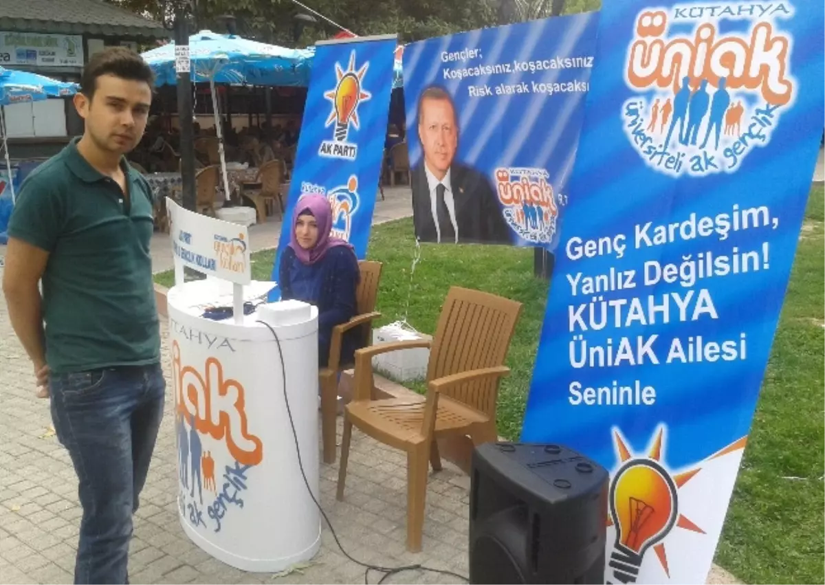 AK Parti\'den Üniversitelilere Yardım Eli