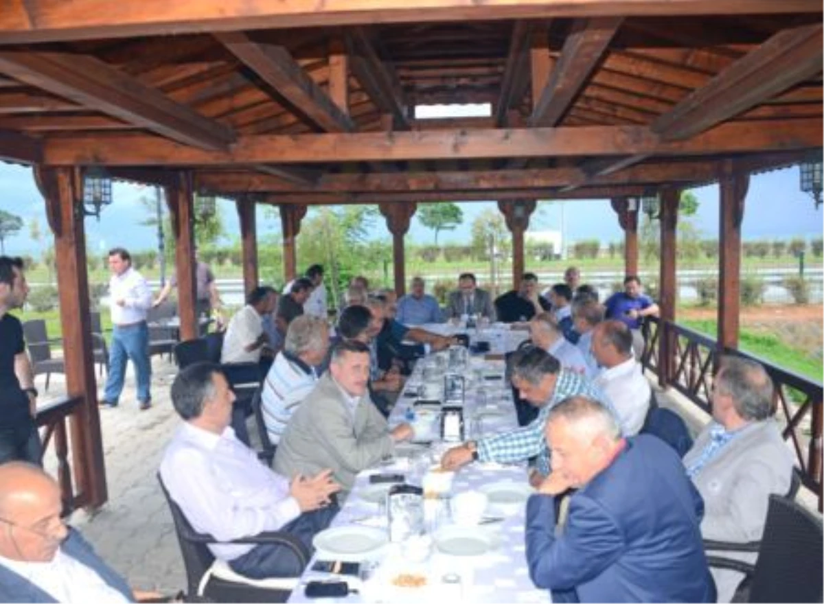 AK Parti Rize Belediye Başkanları Toplantısı Fındıklı\'da Yapıldı