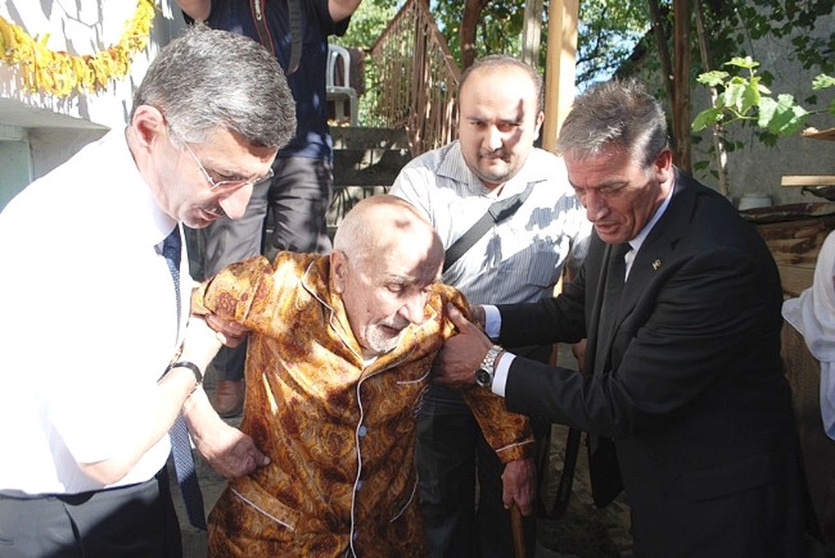 Başbakan Erdoğan\'ın Talimatı ile Tosya\'da 1 Kişiye Akülü Araba Verildi
