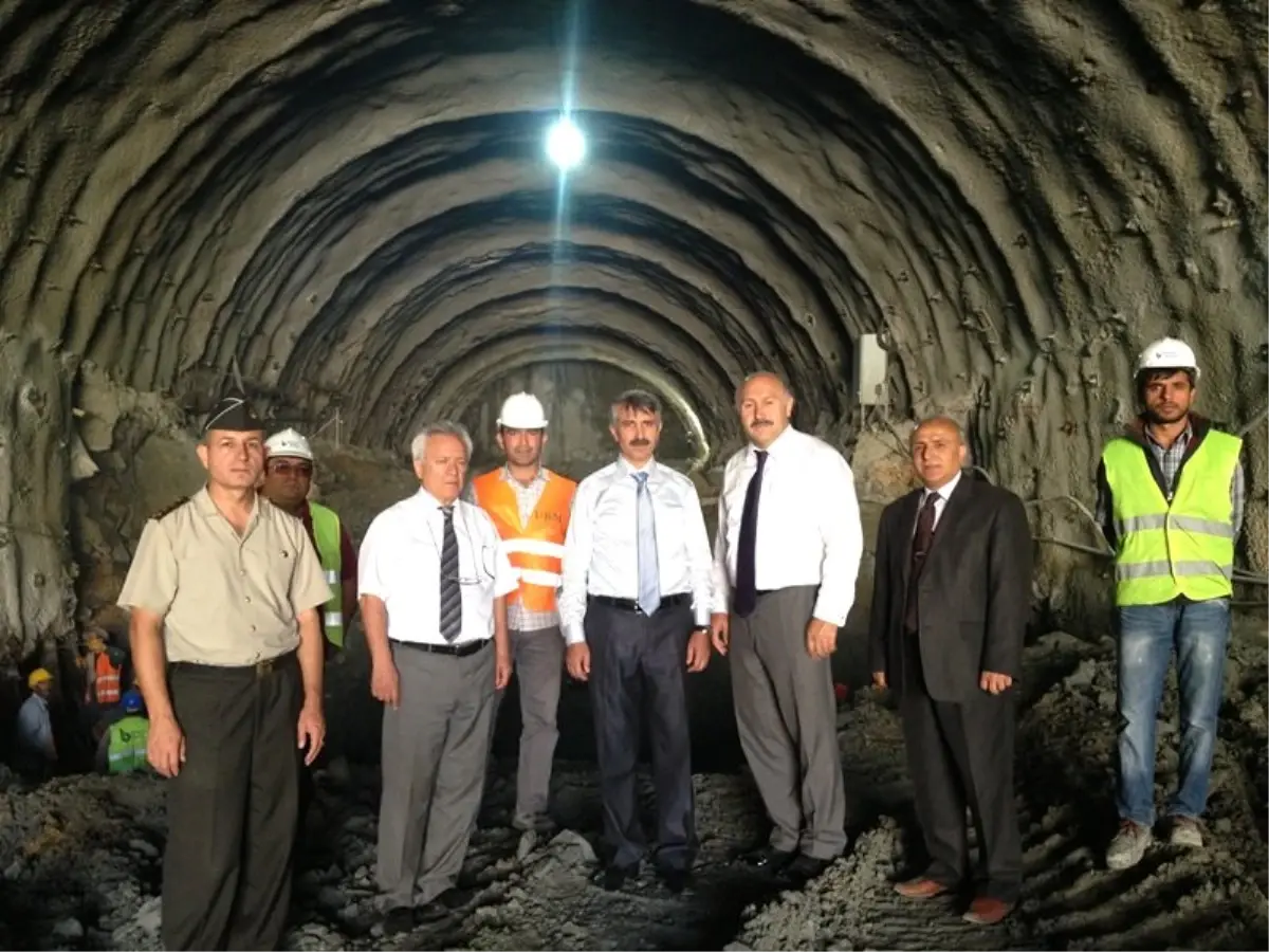 Bayburt Valisi Kop Tünelinde İncelemelerde Bulundu