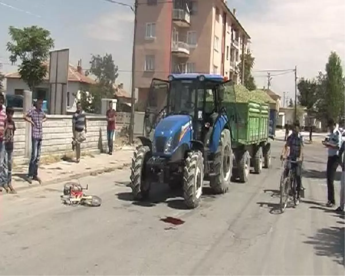 Bisiklete Binerken Traktör Çarpan Çocuk Öldü