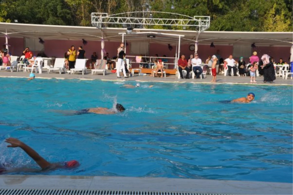 Çatalca Belediyesi Yüzme Kursu Yaz Sezonunu Kapattı