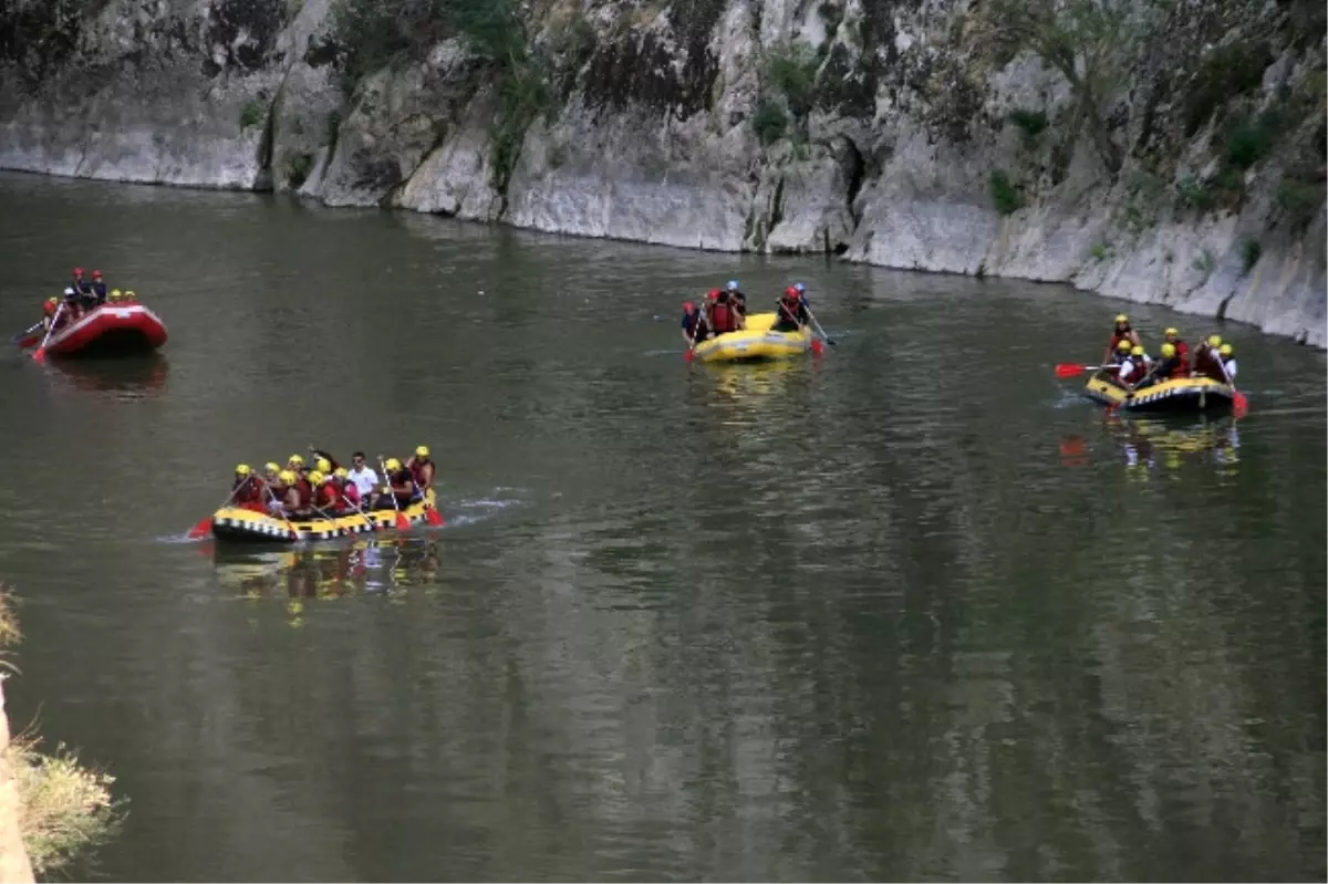 Erzincan\'da Rafting Heyecanı