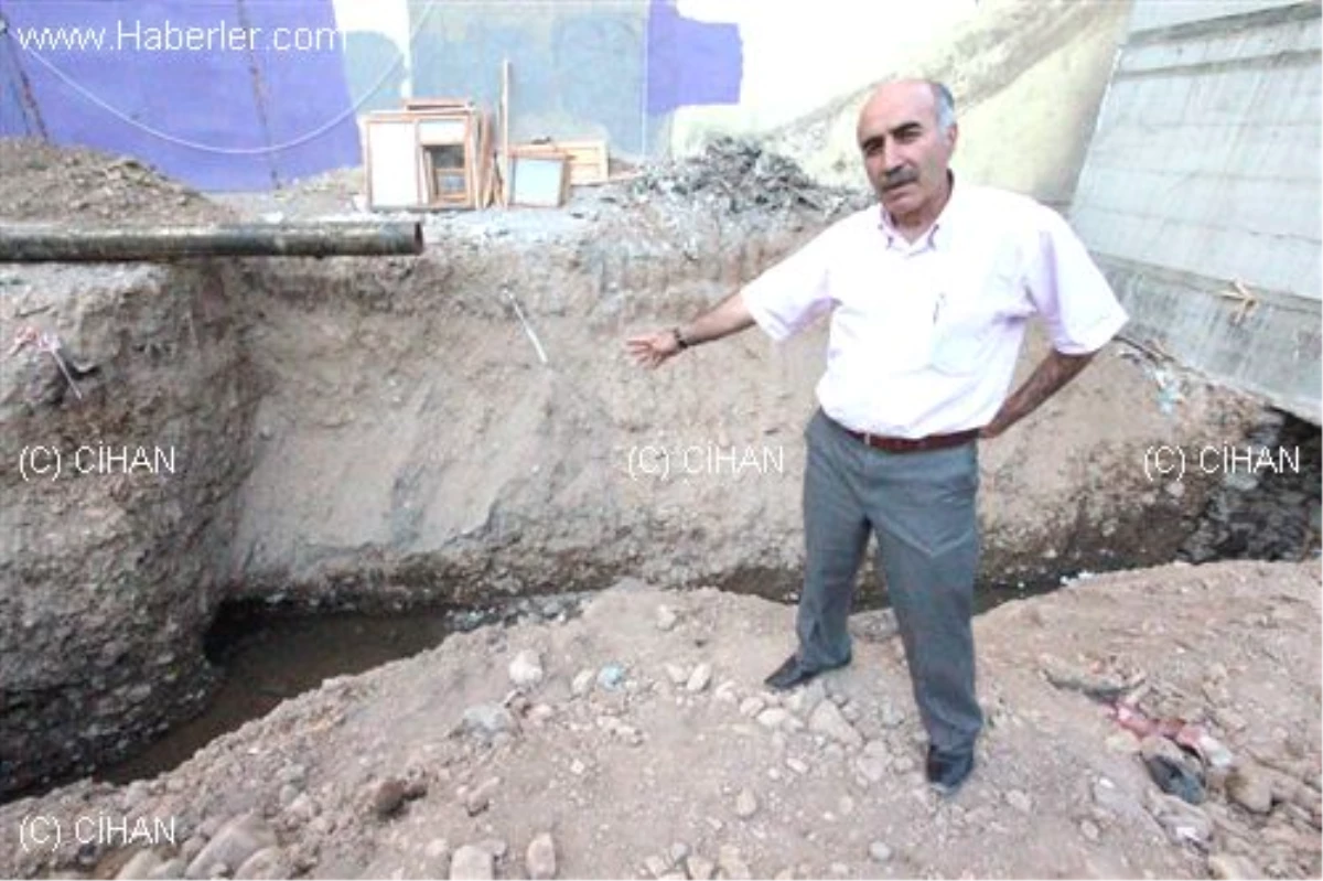 Erzurum\'da Tarihi Çeşmelerin Boruları Yenileniyor