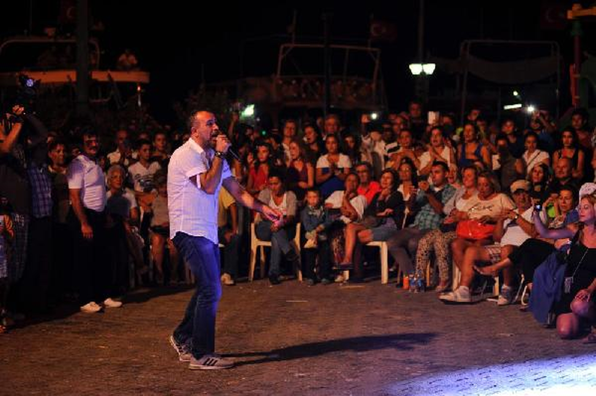 Haluk Levent, Muğla Milas\'ta Konser Verdi