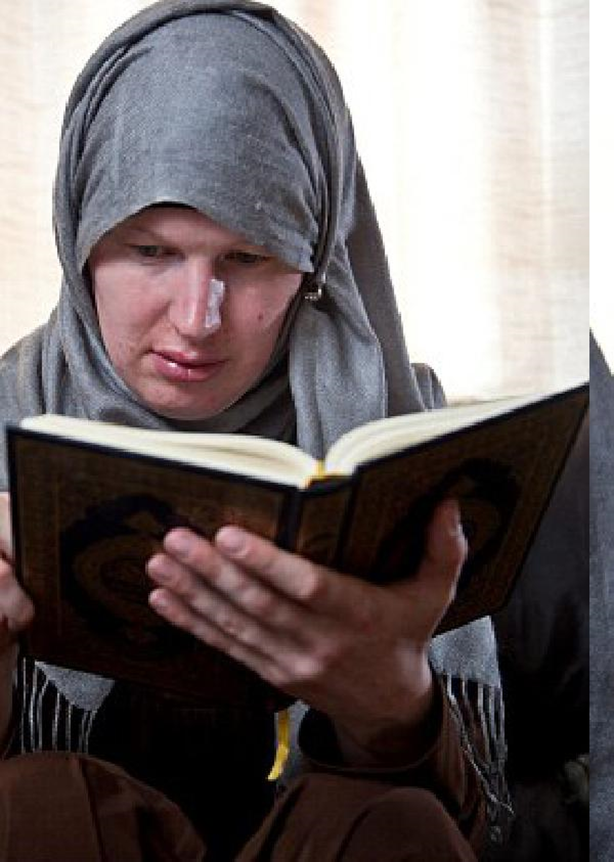 İngiliz Asker Önce Cinsiyet Değiştirdi, Sonra Müslüman Oldu