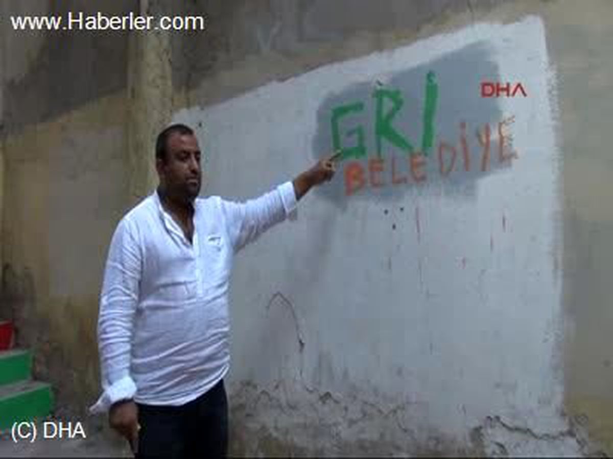 İzmit\'te Merdivenler Tekrar Tekrar Boyanıyor
