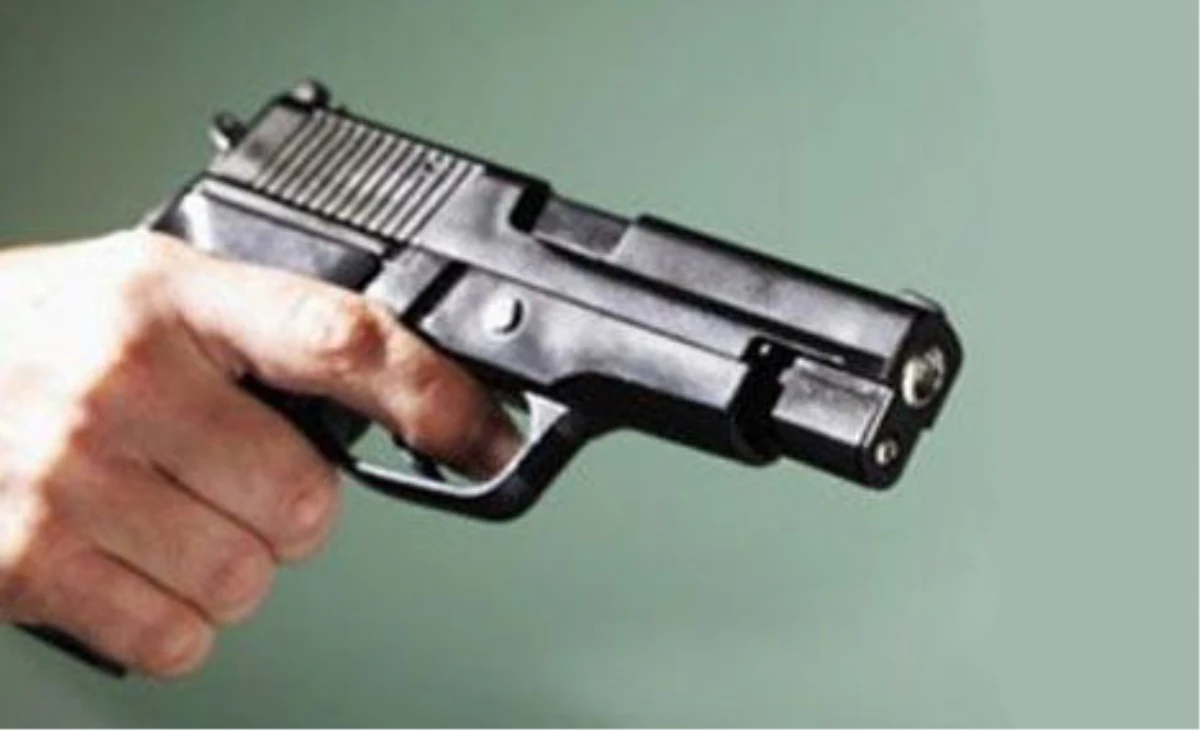 Kars\'ta Silahlı Kavga: 2 Yaralı