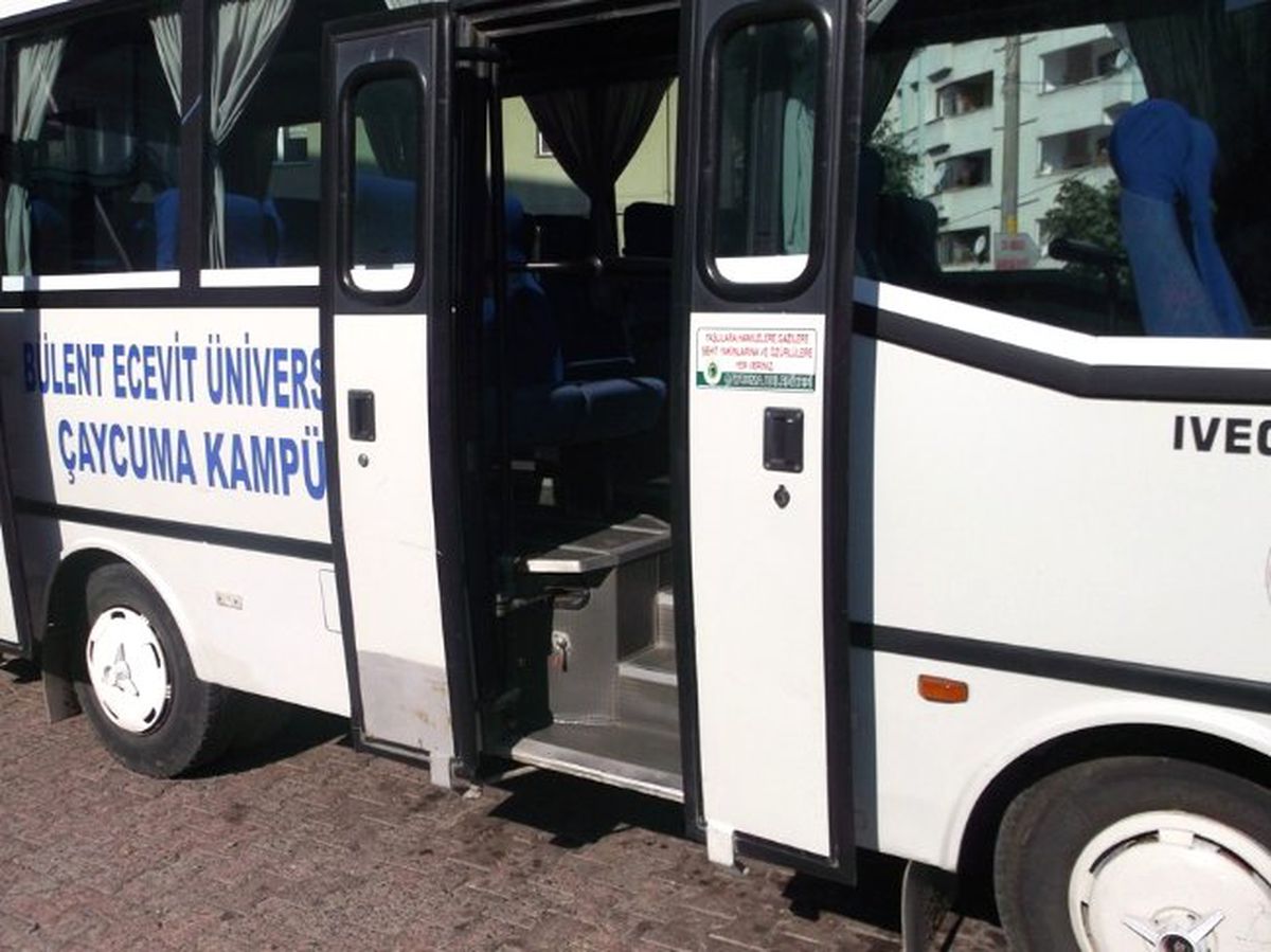Otobüs ve Minibüslere Engelli ve Yaşlılara Özel Levha Asıldı