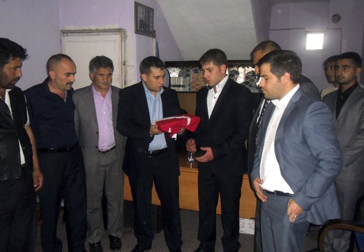 Pasinler Ülkü Ocakları İlçe Başkanlığı\'nda Bayrak Değişimi