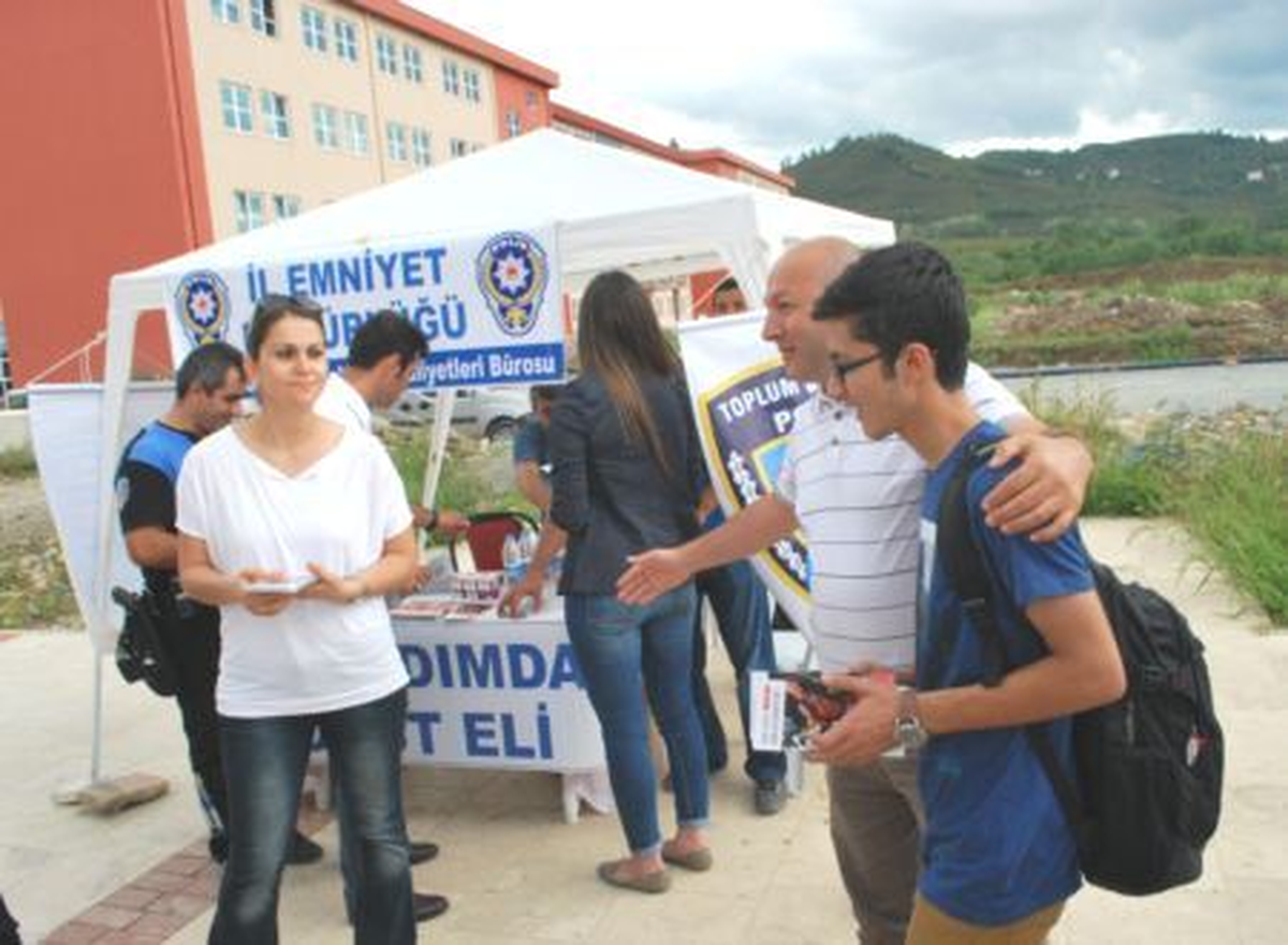 Sinop İl Emniyet Müdürlüğü\'nden "İlk Adımda Dost Eli" Projesi