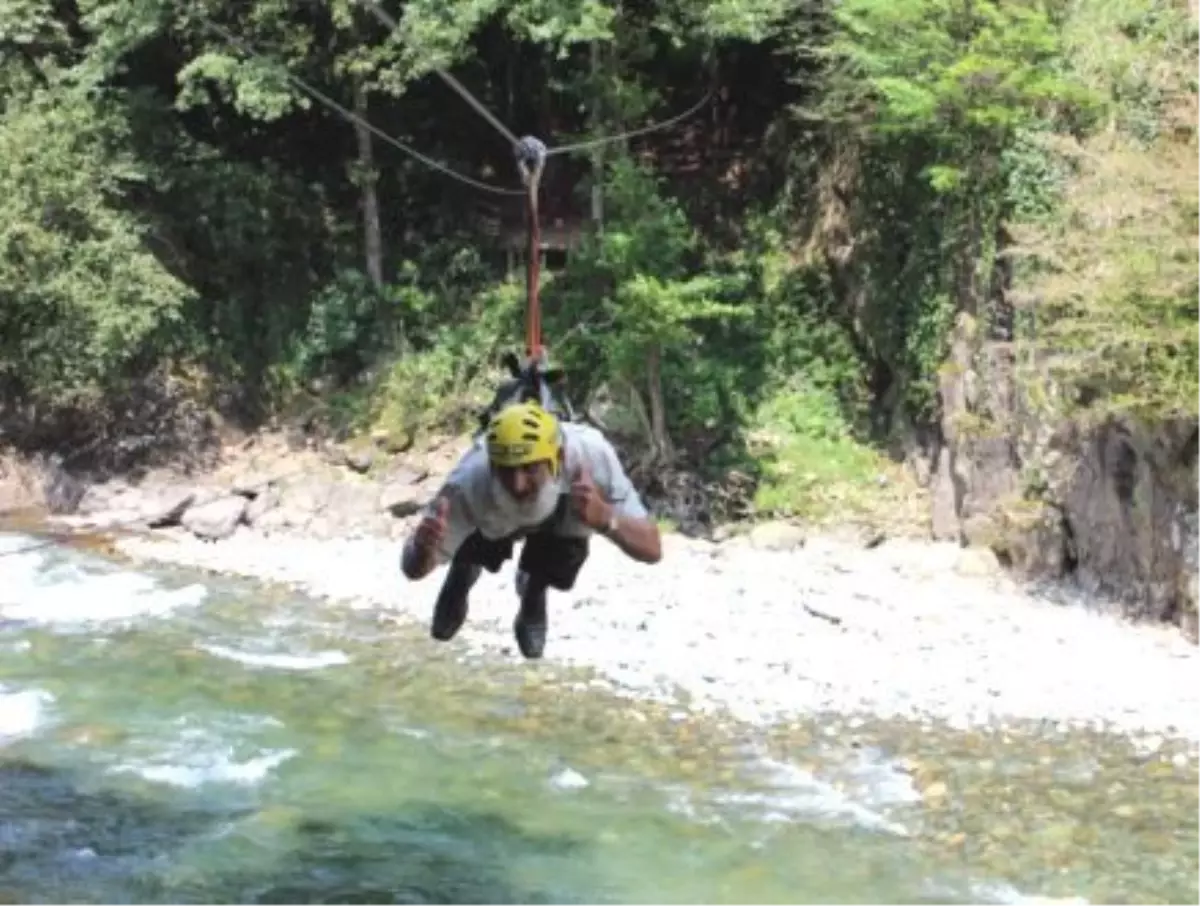 Turistlerin yeni gözdesi zipline