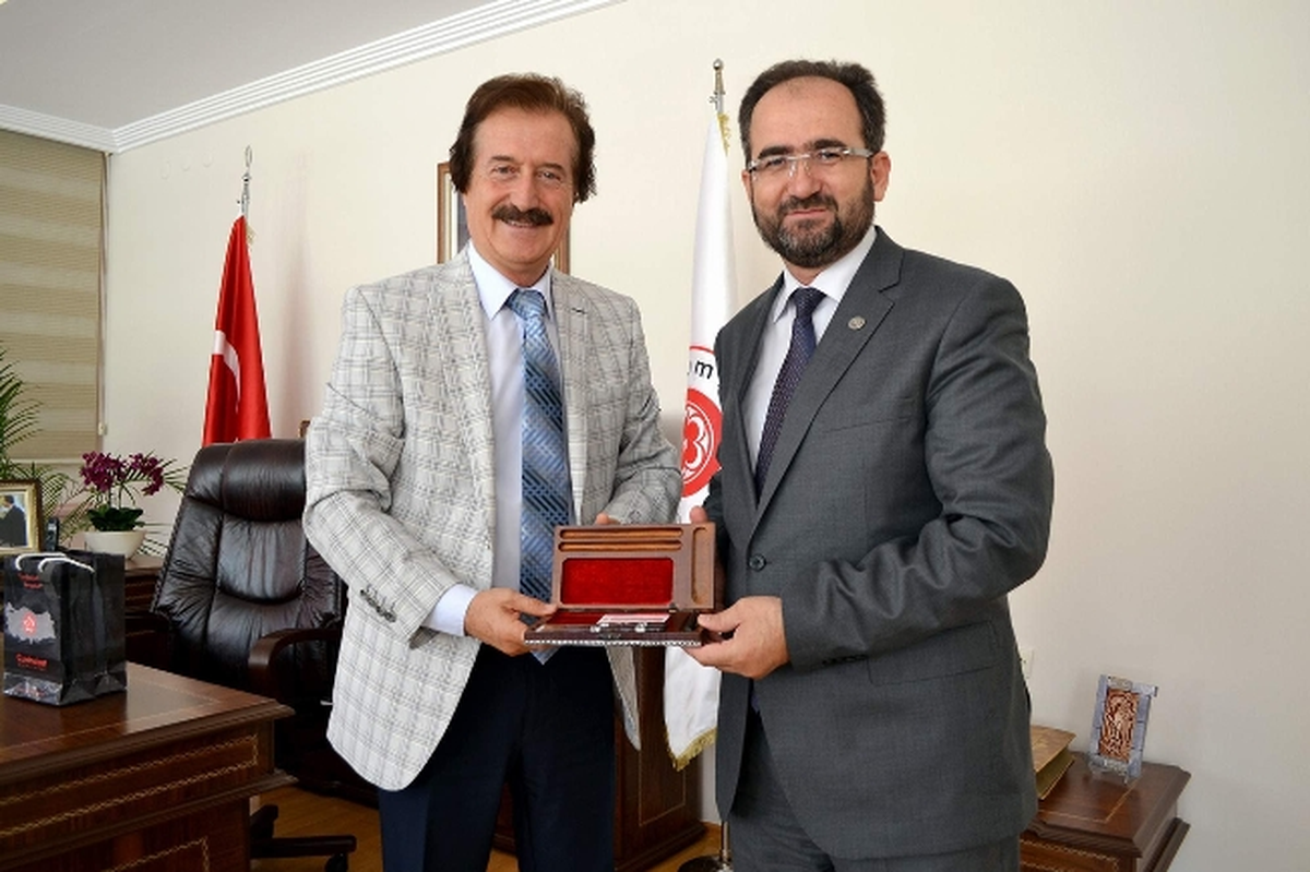 YÖK Yürütme Kurulu Üyesi Hatipoğlu\'ndan, Rektör Kocacık\'a Ziyaret