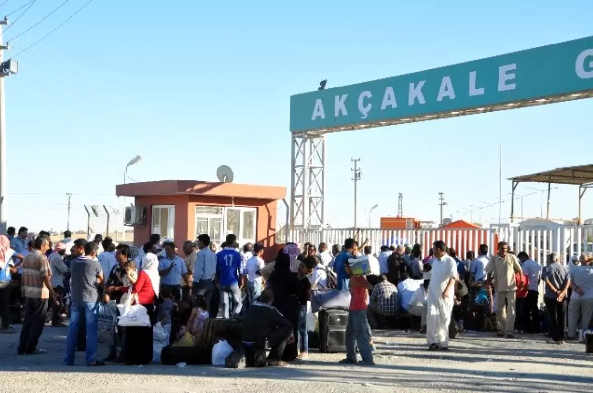 Akçakale ve Tellabyat Sınır Kapısında Mülteci Yoğunluğu