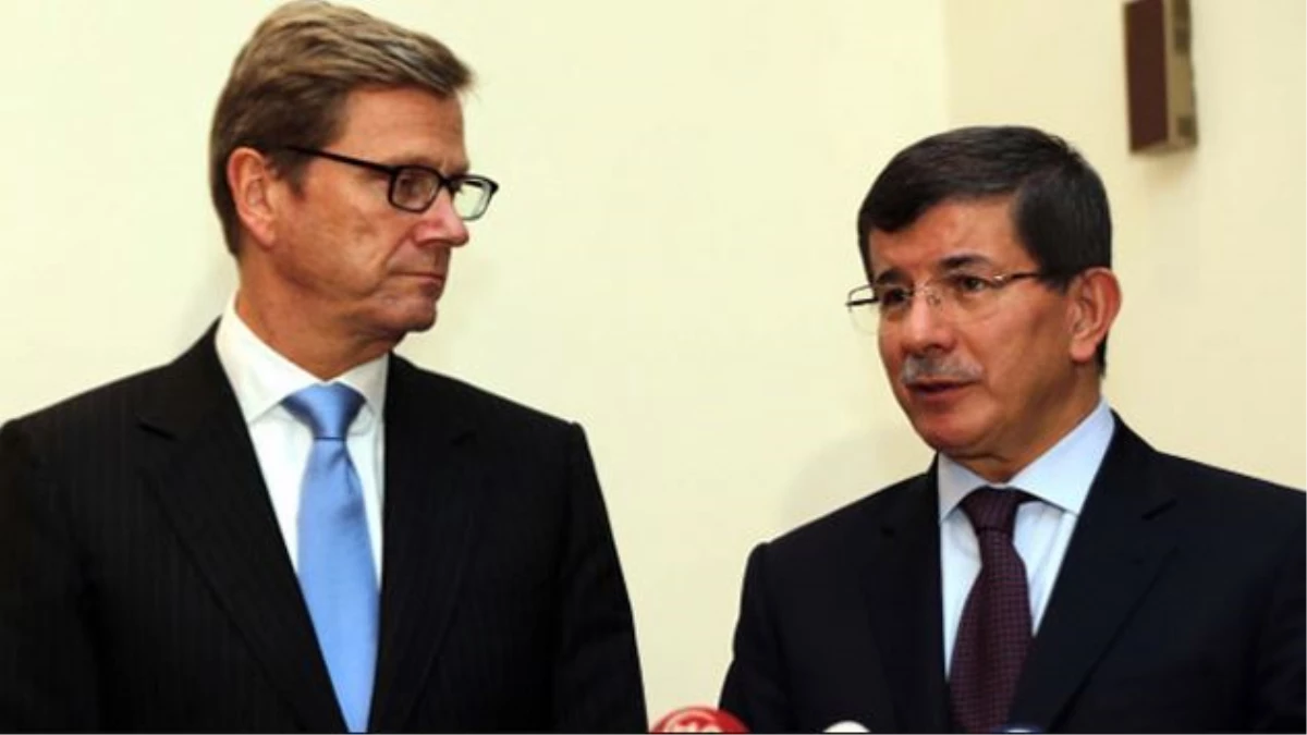 Bakan Davutoğlu, Alman Dışişleri Bakanı Westerwelle ile Bir Araya Geldi