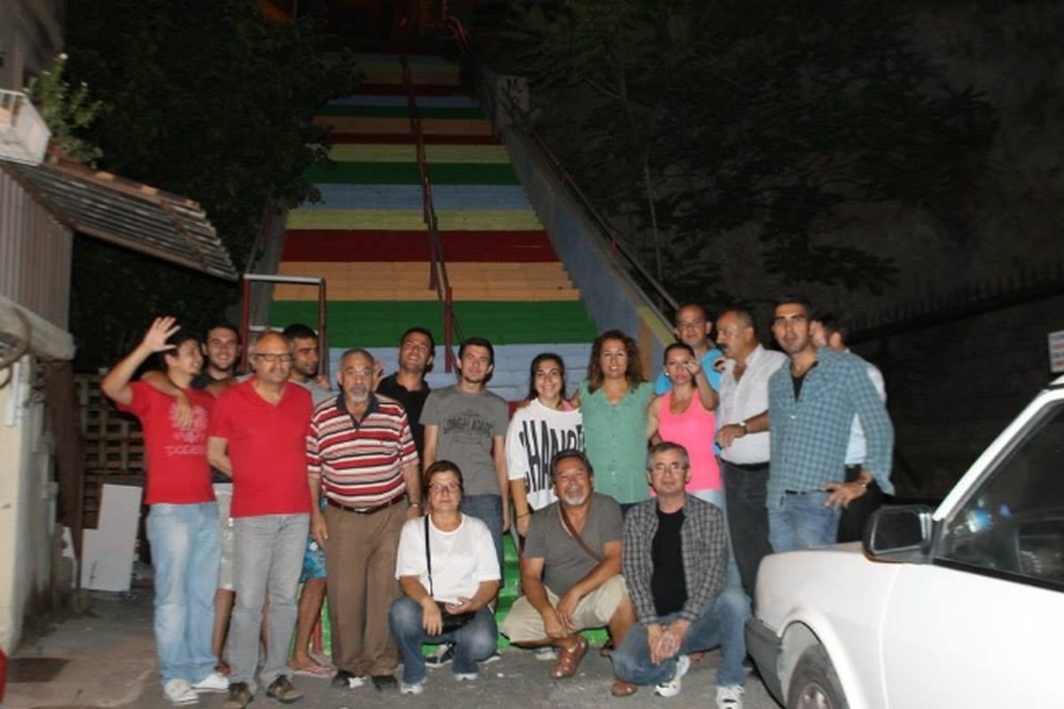 Bayan Başkan Adayı Merdiven Boyadı
