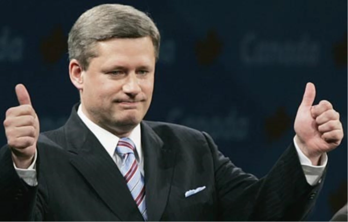 Kanada Başbakanı Harper Buz Hokeyinin Kitabını Yazdı