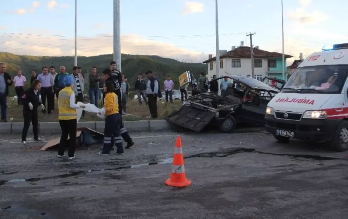 Karabük\'te Trafik Kazası: 1 Ölü 2 Yaralı