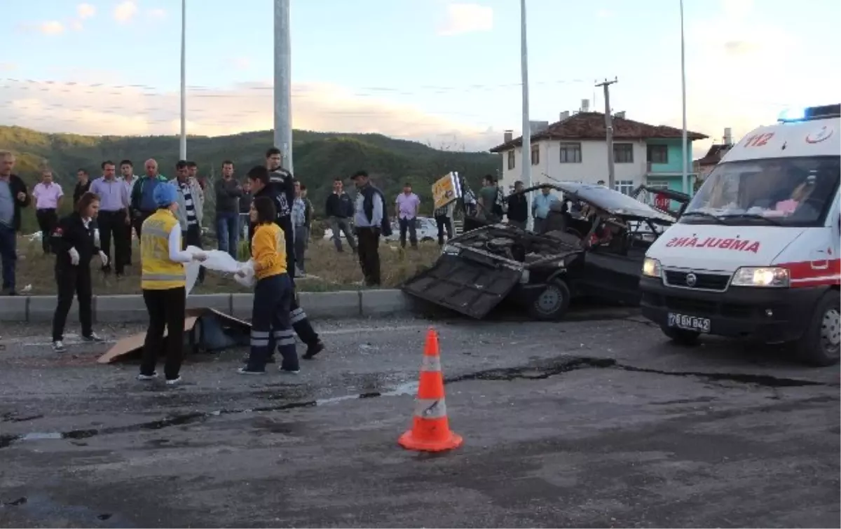 Karabük\'te Trafik Kazası: 1 Ölü, 2 Yaralı