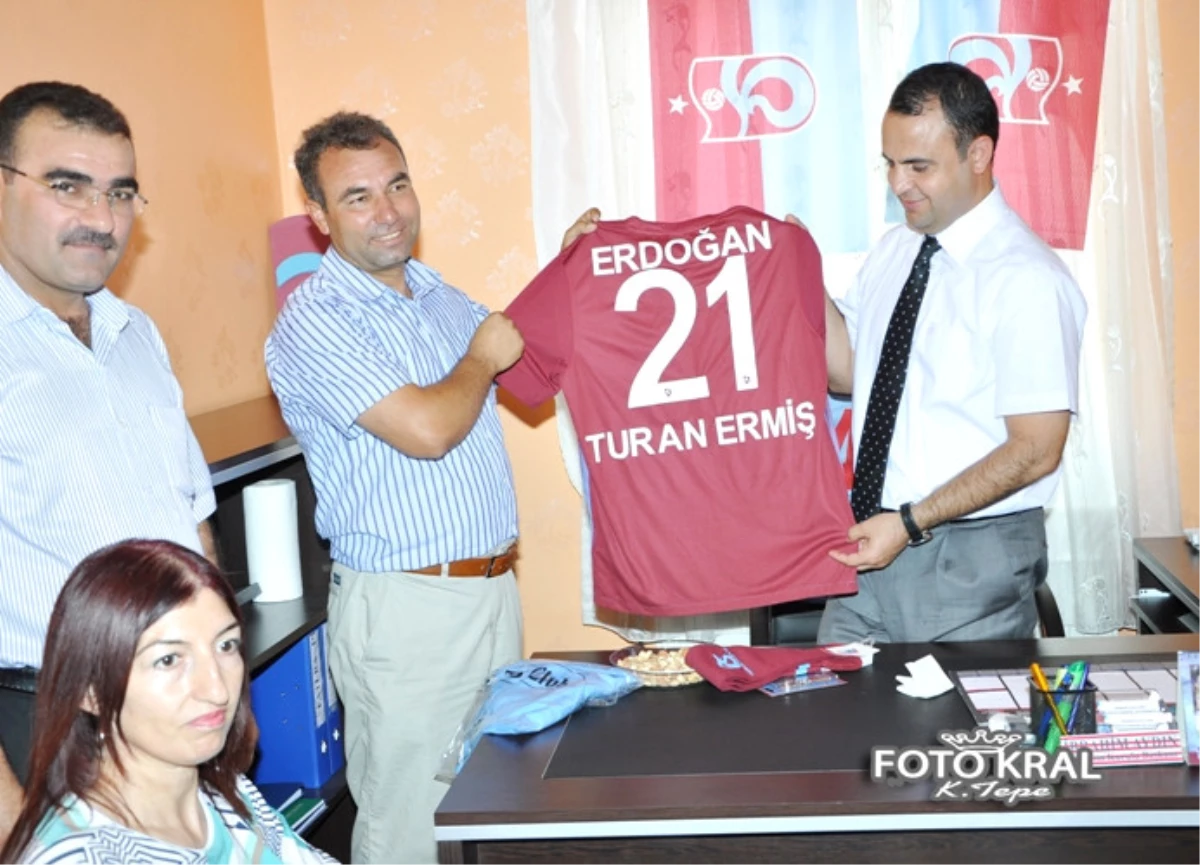 Kaymakam Kızıltepe Trabzon Sporlular Derneğini Ziyaret Etti