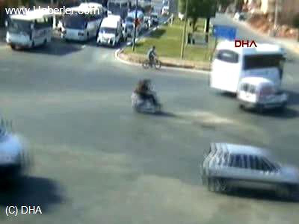 Kaza Anları Mobese Kameralarına Böyle Yansıdı