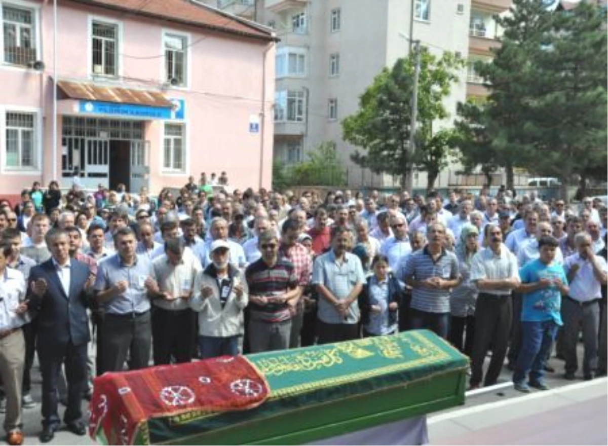 Kazada Hayatını Kaybeden Öğretmen, Akşehir\'de Toprağa Verildi