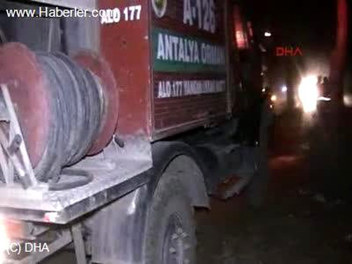 Konyaaltı\'nda 50 Hektarlık Orman Kül Oldu