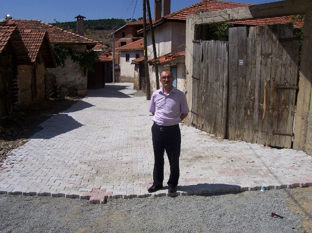 Köylere 72 Bin 500 Metrekare Kilitli Beton Parke Taşı