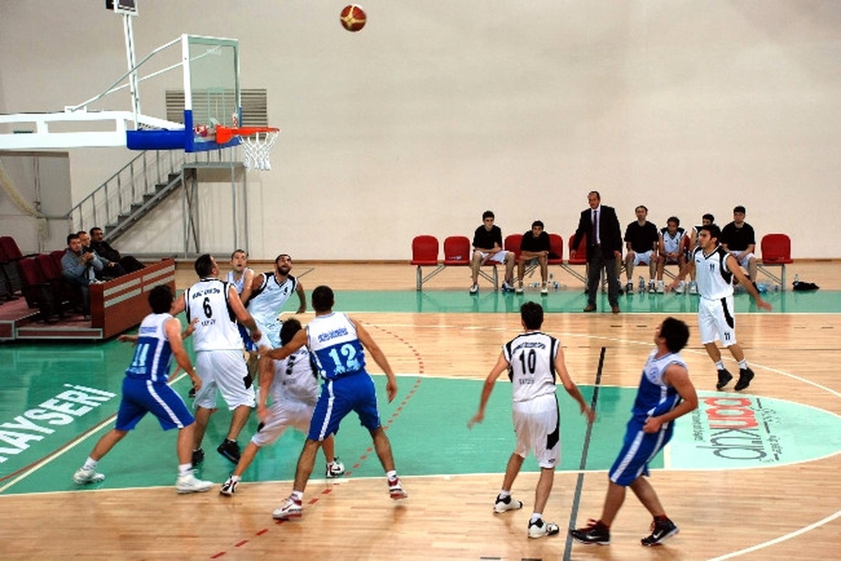 Melikgazi Belediyespor Basketbol Takımı Hazırlıklarını Sürdürüyor