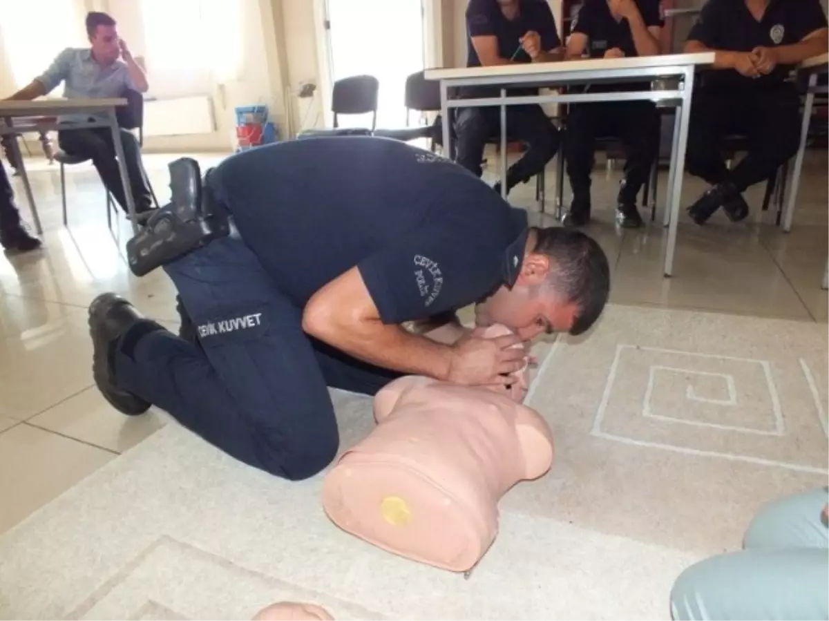 Polise Temel İlkyardım Eğitimi Verildi