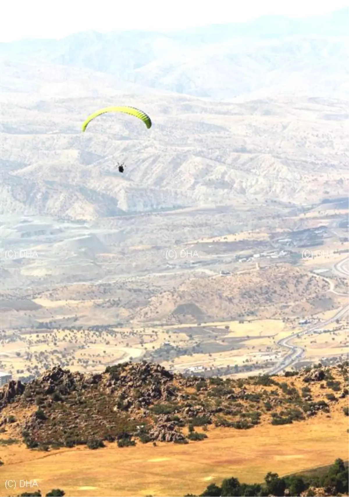 Şırnak\'ta Helikopterler Yerine Bu Kez Yamaç Paraşütleri Uçtu