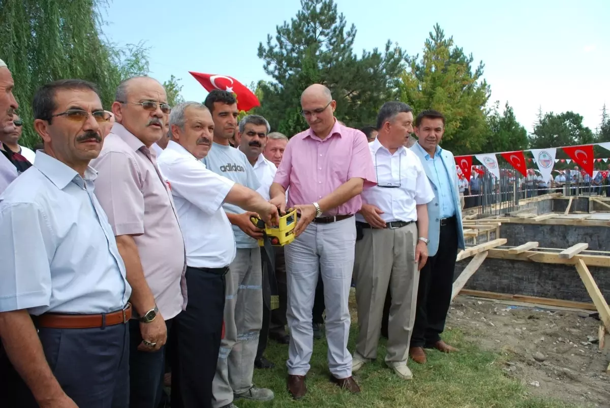 Turhal\'a Hayırsever İşadamı Cami Yaptırıyor